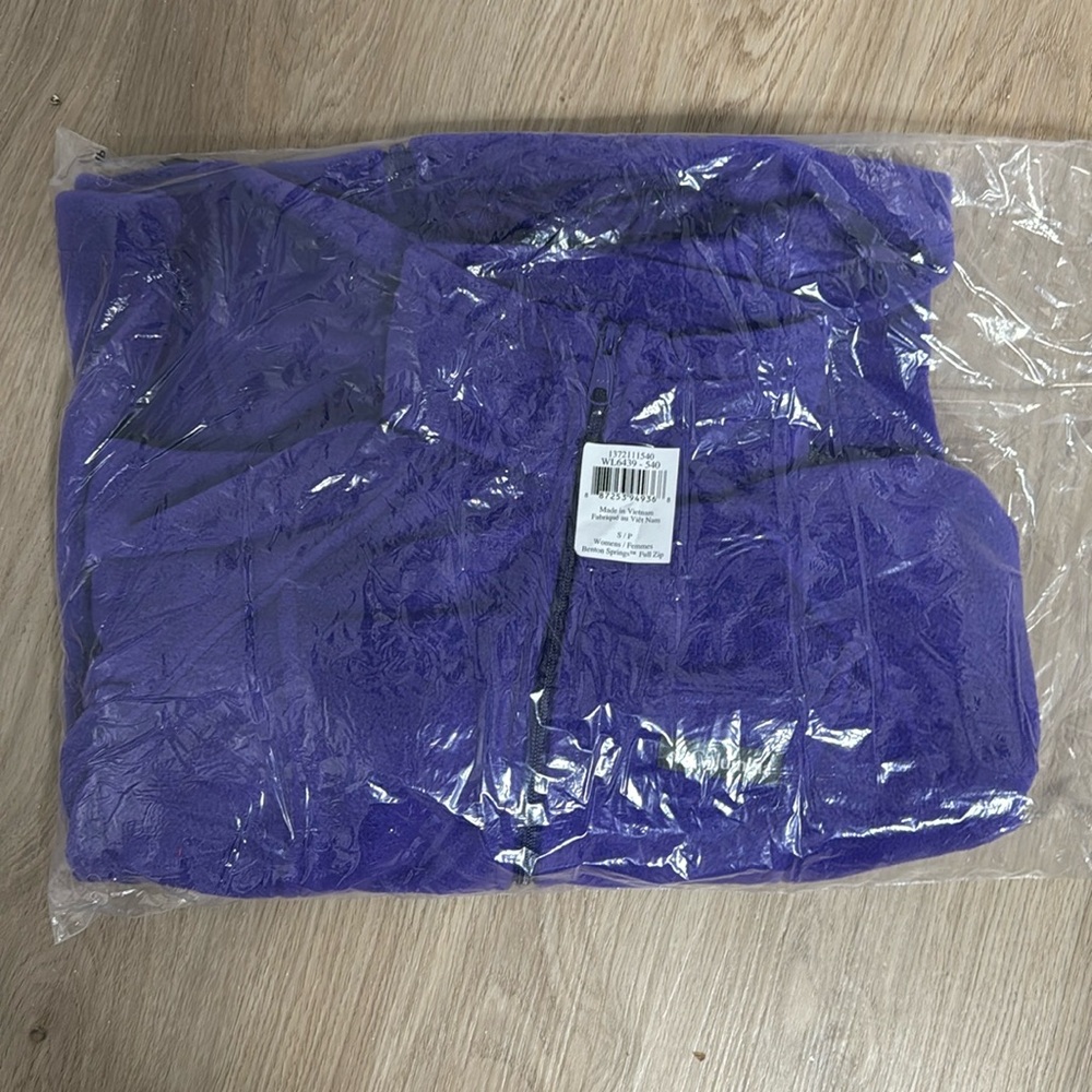 Columbia zip up. Women’s. Small.